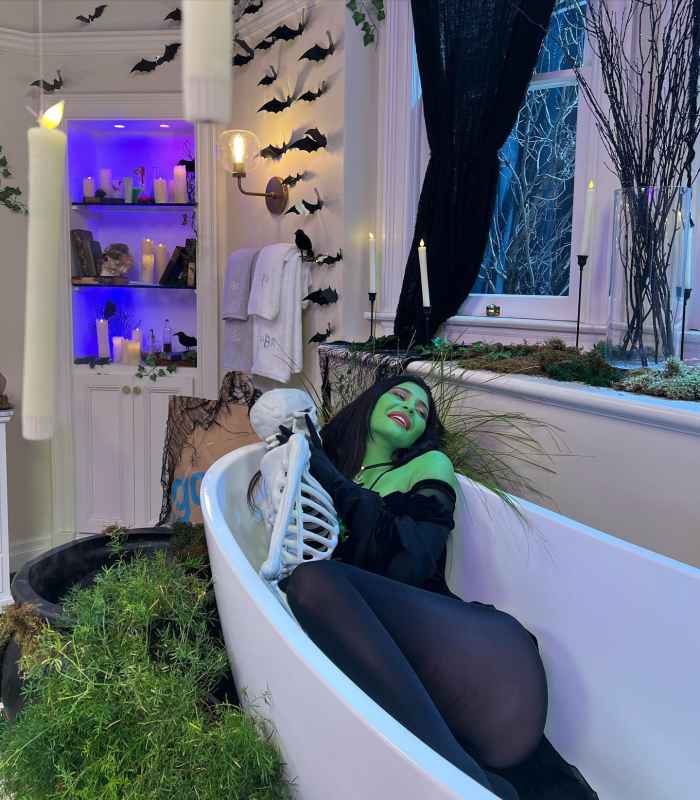 Best Celebrity Halloween Costumes of 2022: Jennifer Garner, Kyle Jenner and More