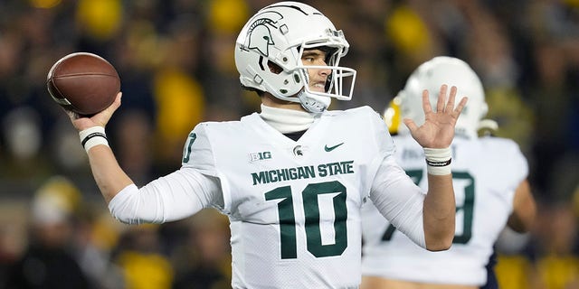 Michigan State quarterback Payton Thorne (10) throws against Michigan in the first half of an NCAA college football game in Ann Arbor, Mich., Saturday, Oct. 29, 2022.