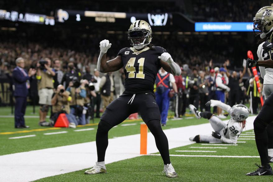 Saints running back Alvin Kamara celebrates a touchdown against the Raiders on Oct. 30, 2022.