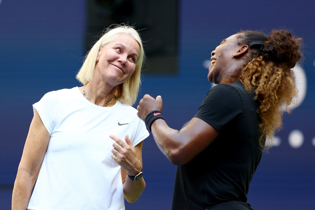 Rennae Stubbs (l.), seen here with Serena Williams, will host "The Power Hour" on Amazon Prime Video.