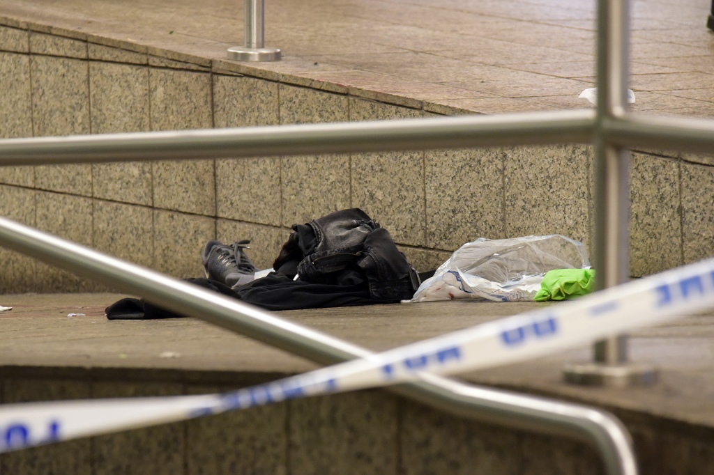 Straphangers reportedly ignored the victim even after the stabbing.